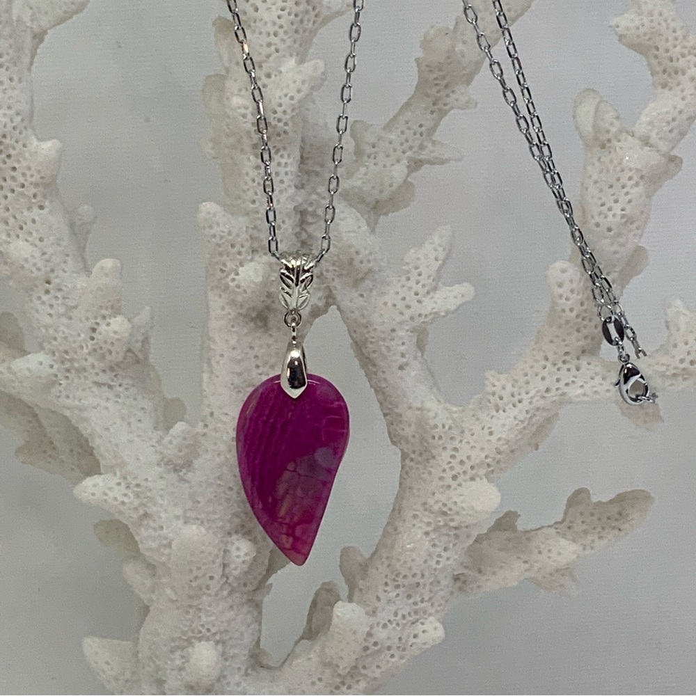 NOT FOR SALE 🎁 Gifted🎁 Dainty Fuchsia Dragon Veins Agate Necklace - Picture 6 of 12